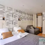 13 Luxury Flat Eiffel Design 2