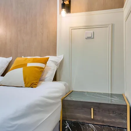 Apartamento 13 Luxury Flat Eiffel Design 2 *