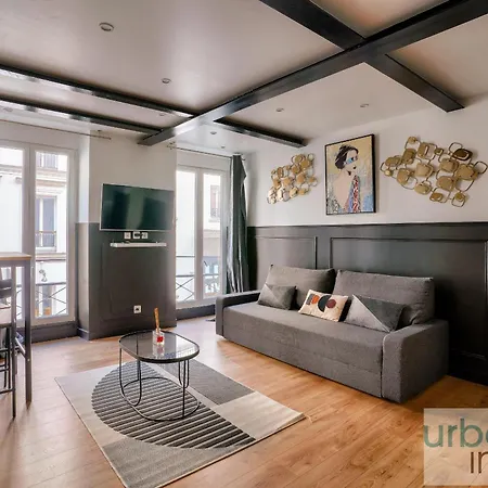 Apartmán 13 Luxury Flat Eiffel Design 2 *