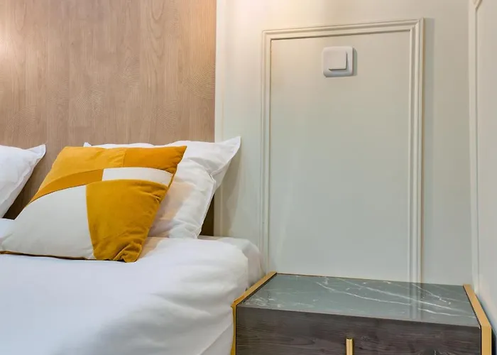 Appartement 13 Luxury Flat Eiffel Design 2 *