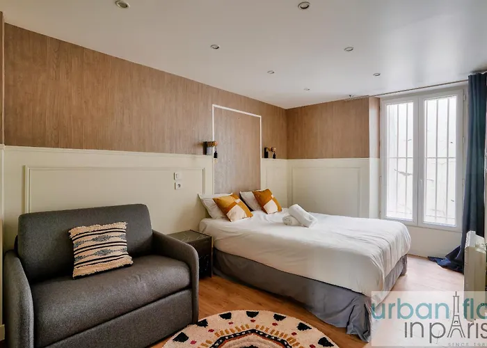 13 Luxury Flat Eiffel Design 2 Paris