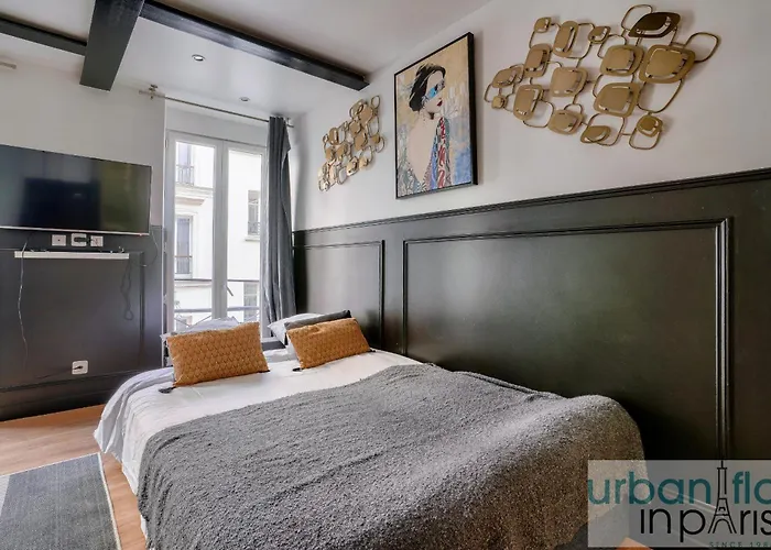 13 Luxury Flat Eiffel Design 2 Paris