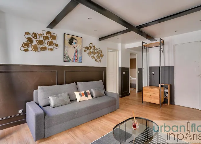 13 Luxury Flat Eiffel Design 2