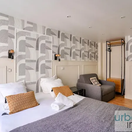 13 Luxury Flat Eiffel Design 2