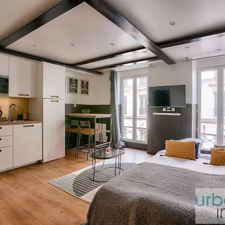 13 Luxury Flat Eiffel Design 2 Daire Paris